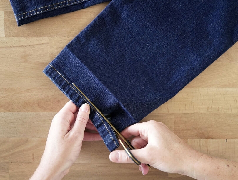 Comment faire un Ourlet de jean à l'original 👖, Cours de couture facile  👍
