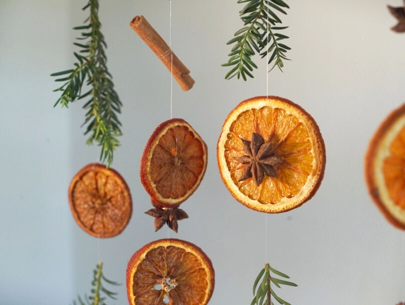 Créer une guirlande orange et cannelle fait maison pour Noël
