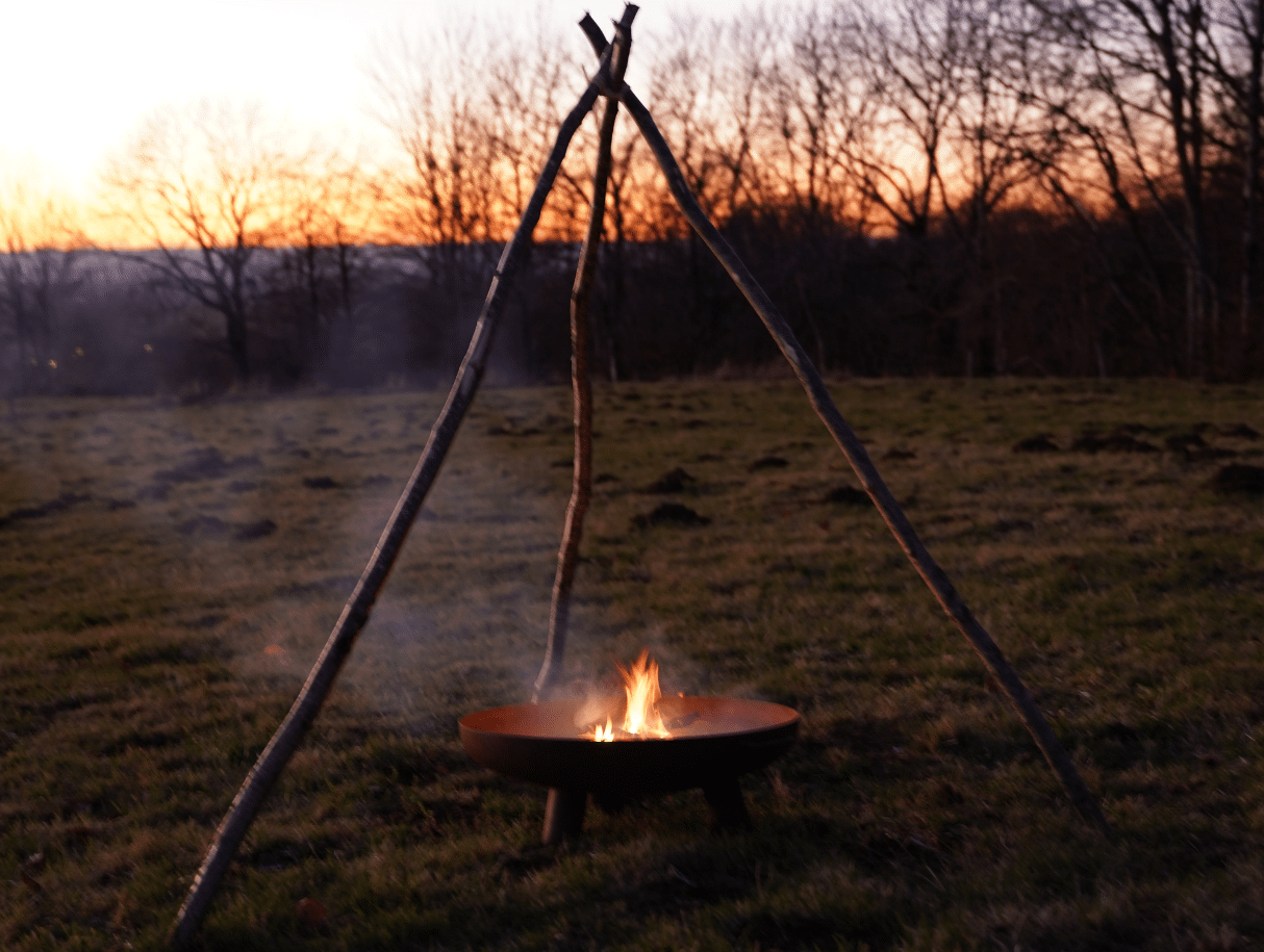 Comment faire un trépied pour cuisiner au feu de bois ? Atlas For Men