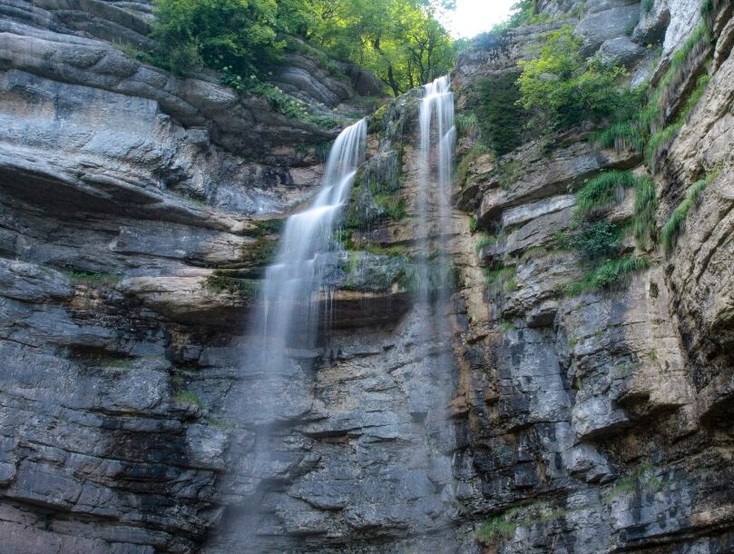 cascade jura france