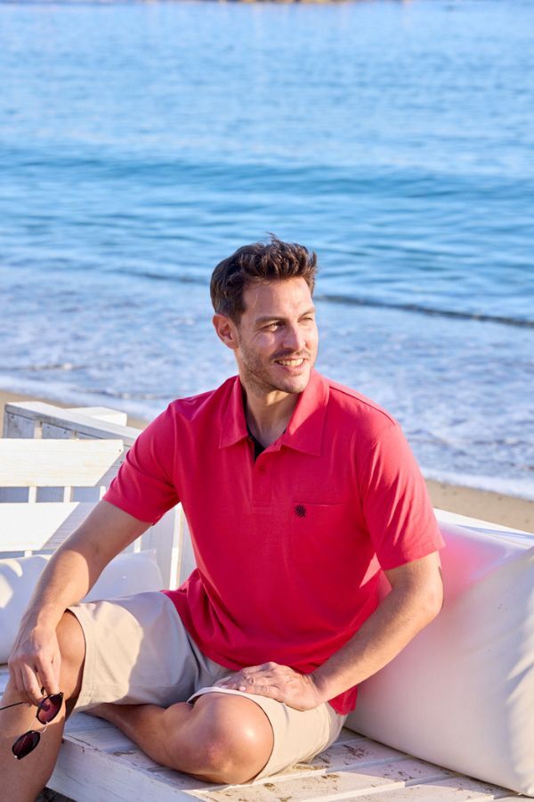 Polo shirt beach holiday look