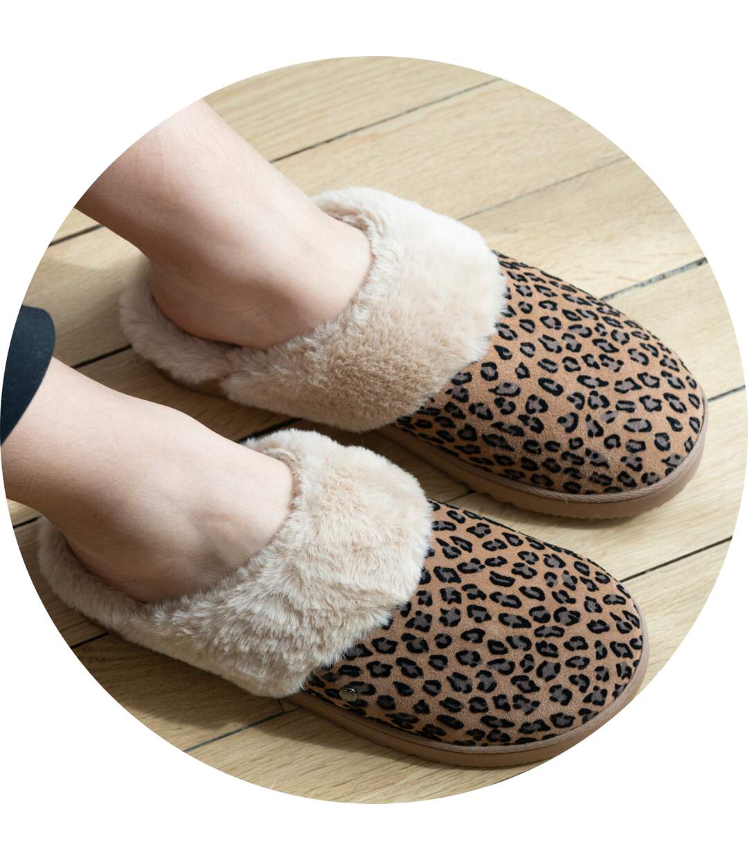 Isotoner Chaussons Mules femme ultra confortables, bordure en fausse fourrure-2