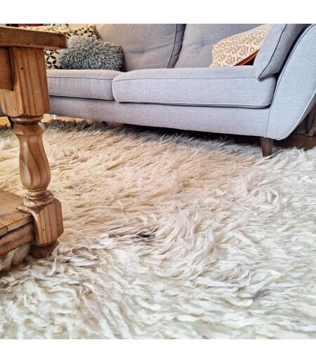 Tapis shaggy fait main en laine motif uni FLOKATO