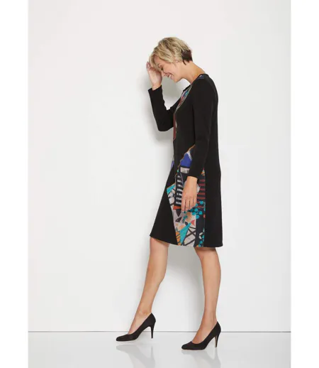 Robe courte maille fantaisie col rond