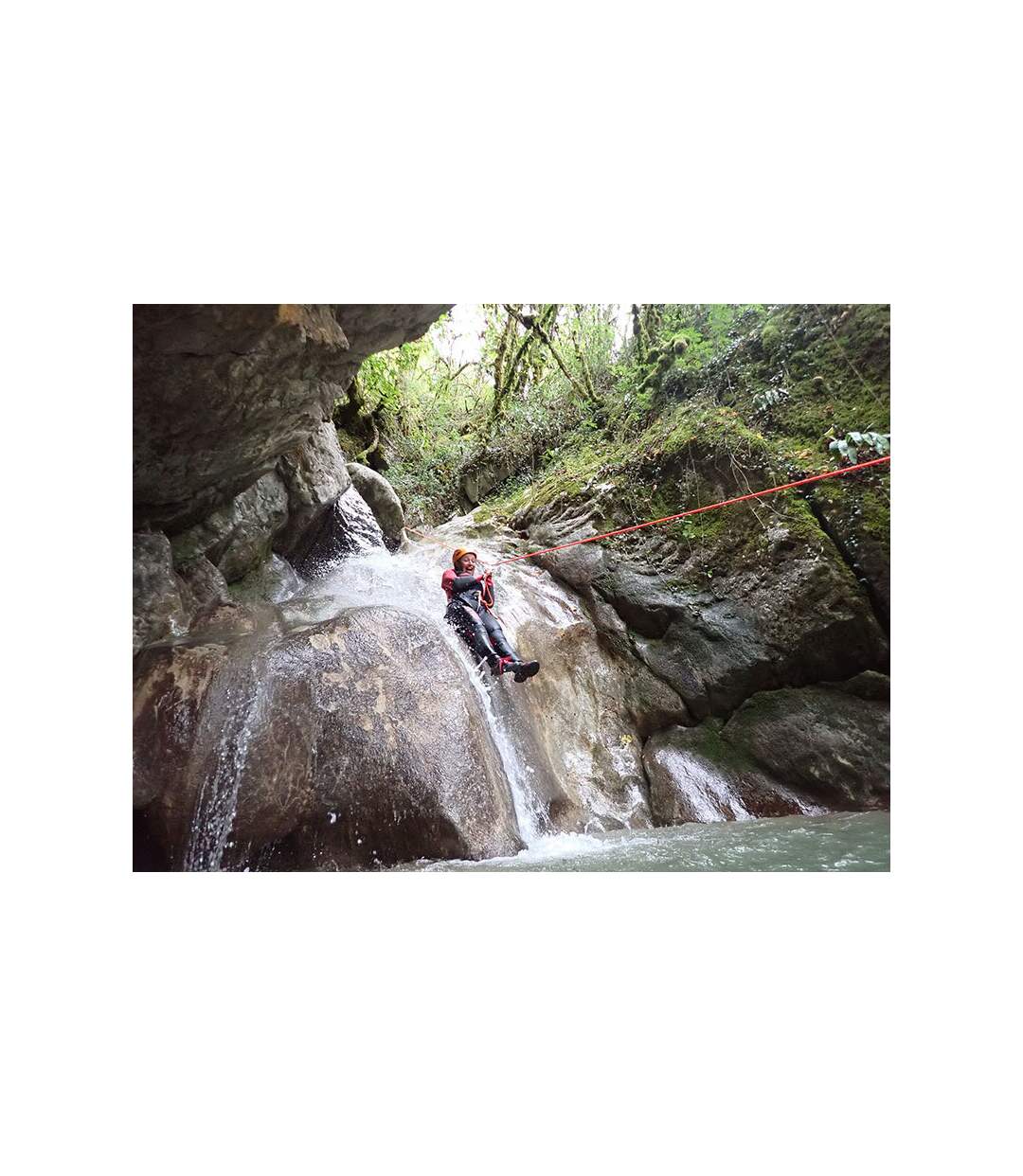 Session de canyoning de 6h près de Lyon - SMARTBOX - Coffret Cadeau Sport & Aventure