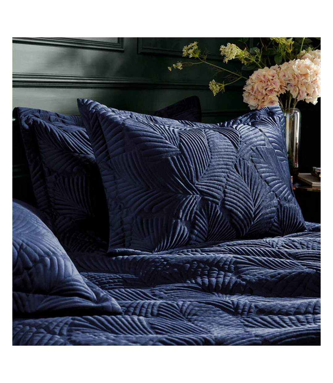 Palmeria velvet quilted duvet cover set navy Paoletti-2