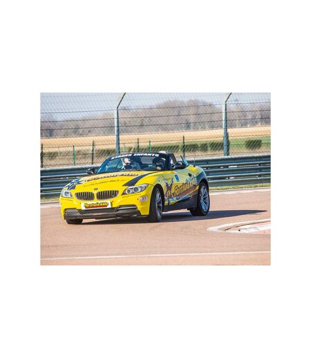 Stage de pilotage enfant : 10 tours de circuit au volant d'une BMW Z4 Roadster - SMARTBOX - Coffret Cadeau Sport & Aventure