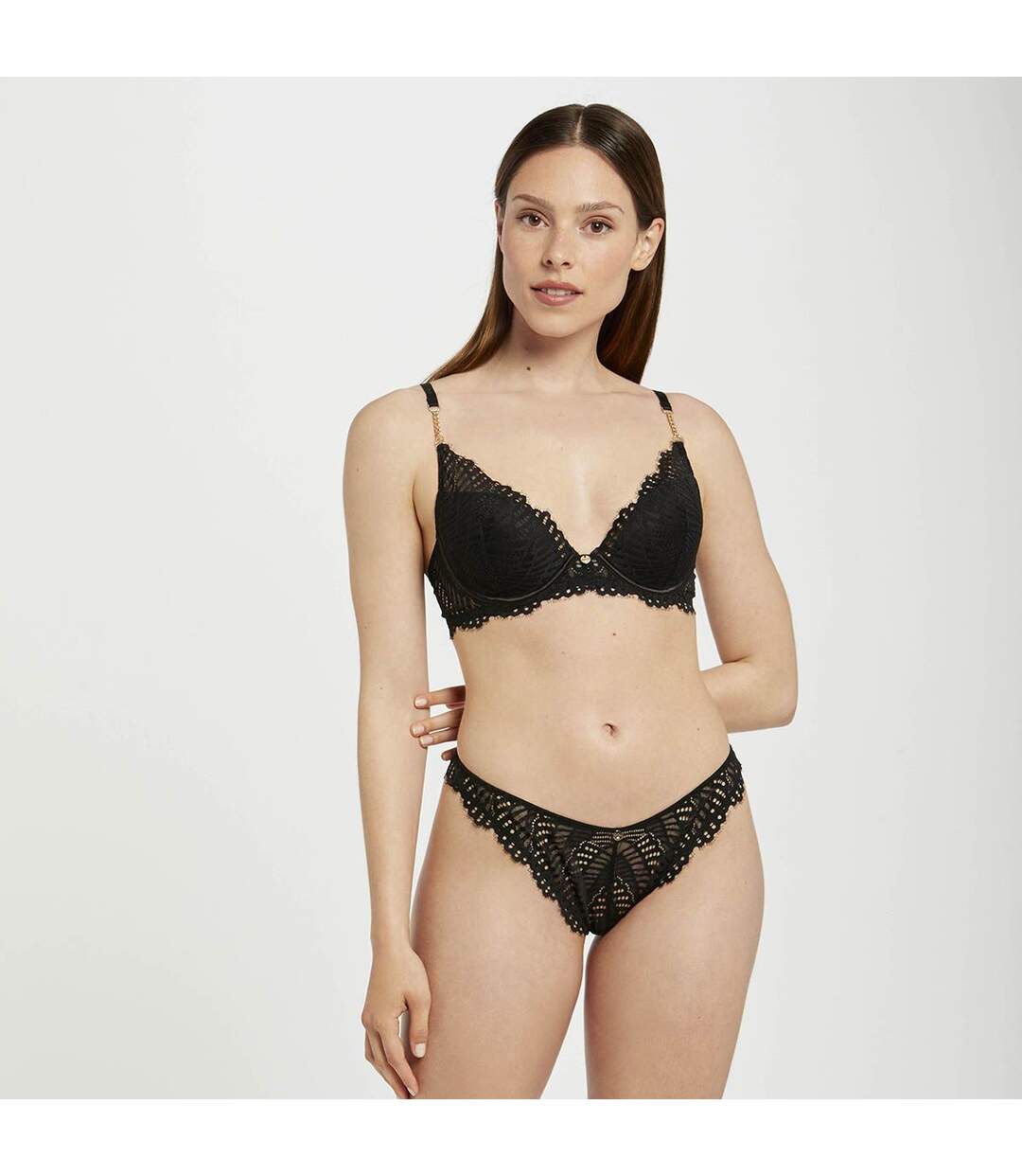 Soutien-gorge ampliforme coque moulée noir Ava dentelle