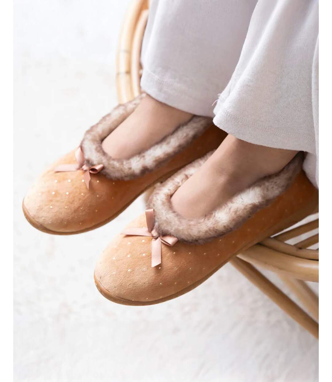 Isotoner Chaussons Ballerines femme semelle ergonomique confortables, semelle à mémoire de forme-2