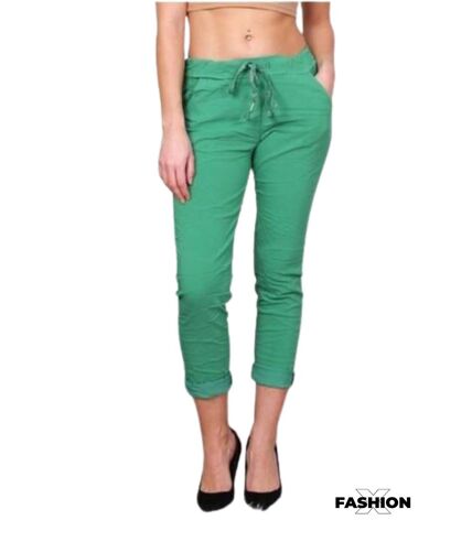 Pantalon femme très tendance - Couleur vert - Coupe slim