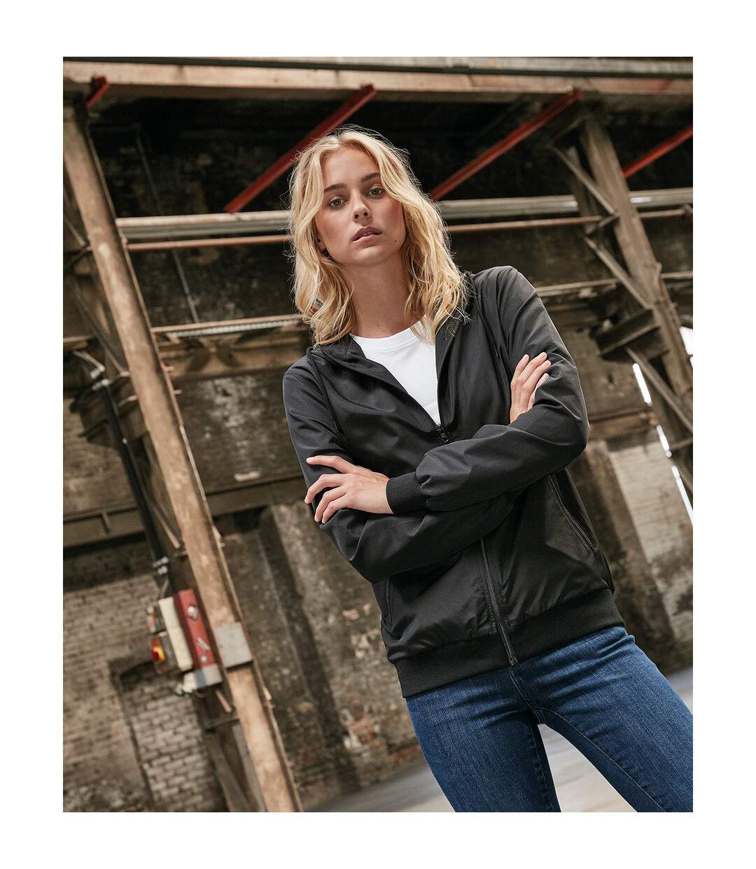 Womens/ladies windrunner recycled jacket black Build Your Brand