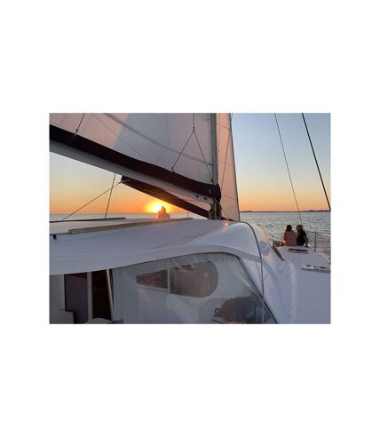 Croisière en catamaran à La Rochelle : 2h en duo au coucher du soleil - SMARTBOX - Coffret Cadeau Sport & Aventure