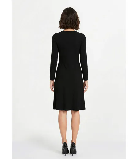 Robe unie courte col V en maille côtelée