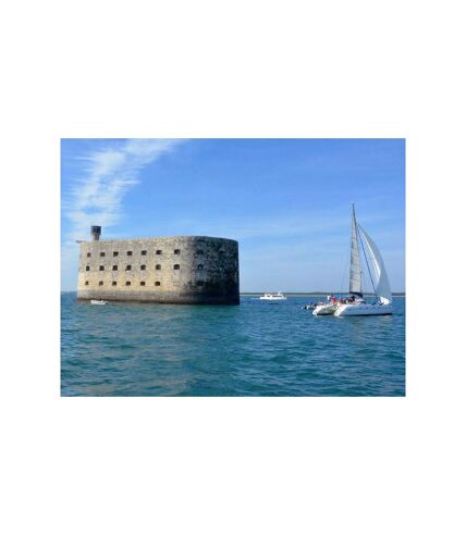 Croisière en catamaran de 4h30 pour 2 à destination du fort Boyard - SMARTBOX - Coffret Cadeau Sport & Aventure