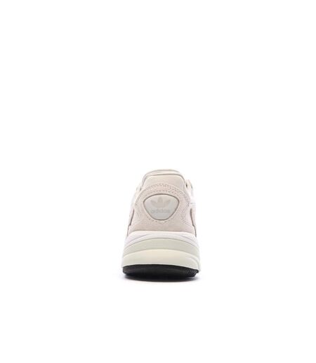 Baskets beiges femme adidas falcon