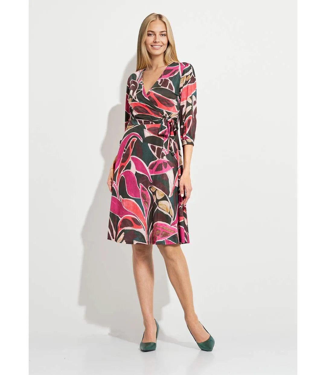Robe cache-coeur courte évasée manches 3/4-1