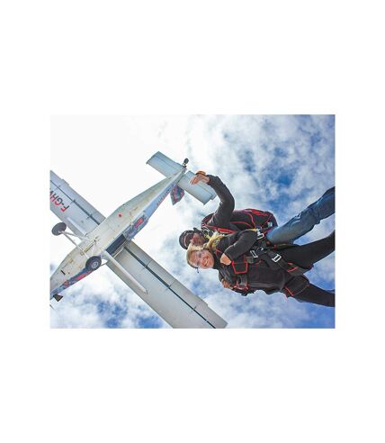 Saut en parachute à 4200 m d'altitude pour 2 amateurs de sensations fortes - SMARTBOX - Coffret Cadeau Sport & Aventure