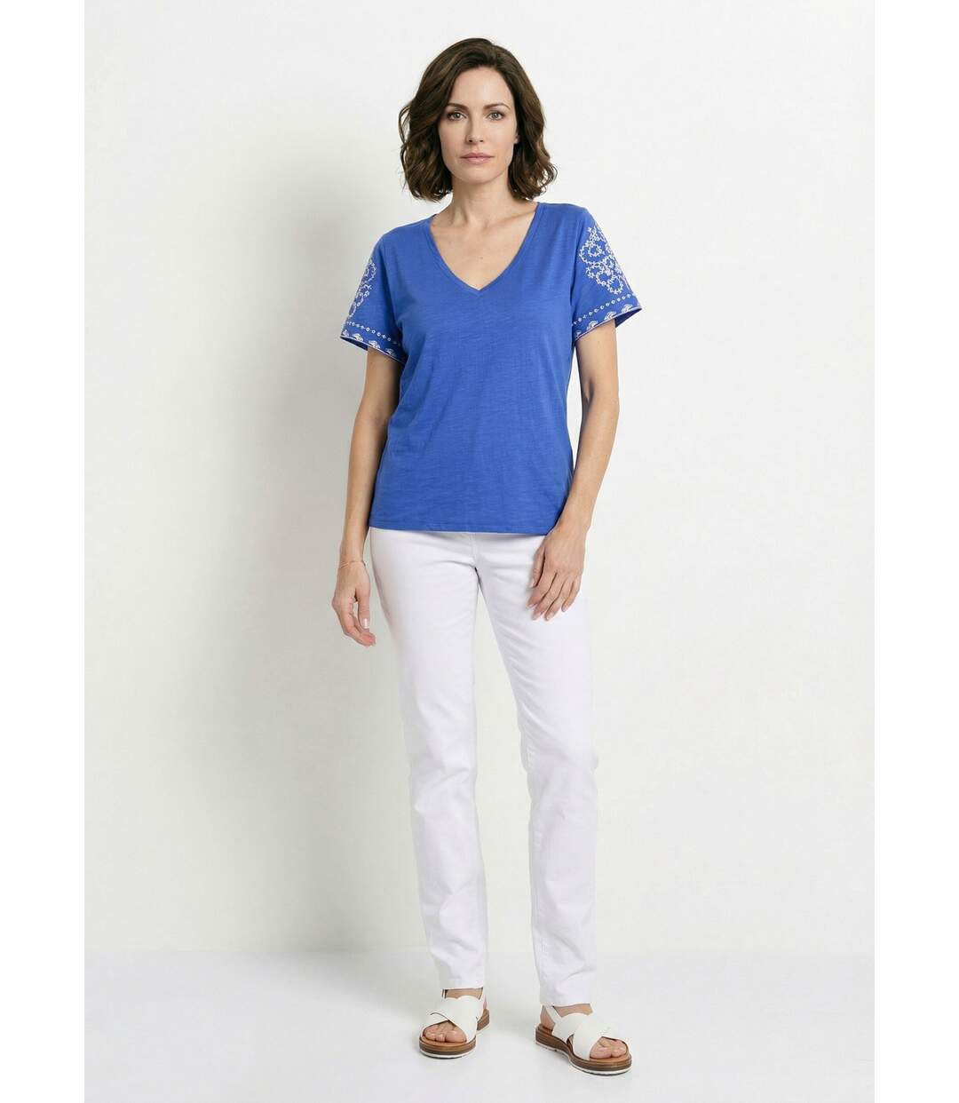 T-shirt brodé col V manches courtes-3