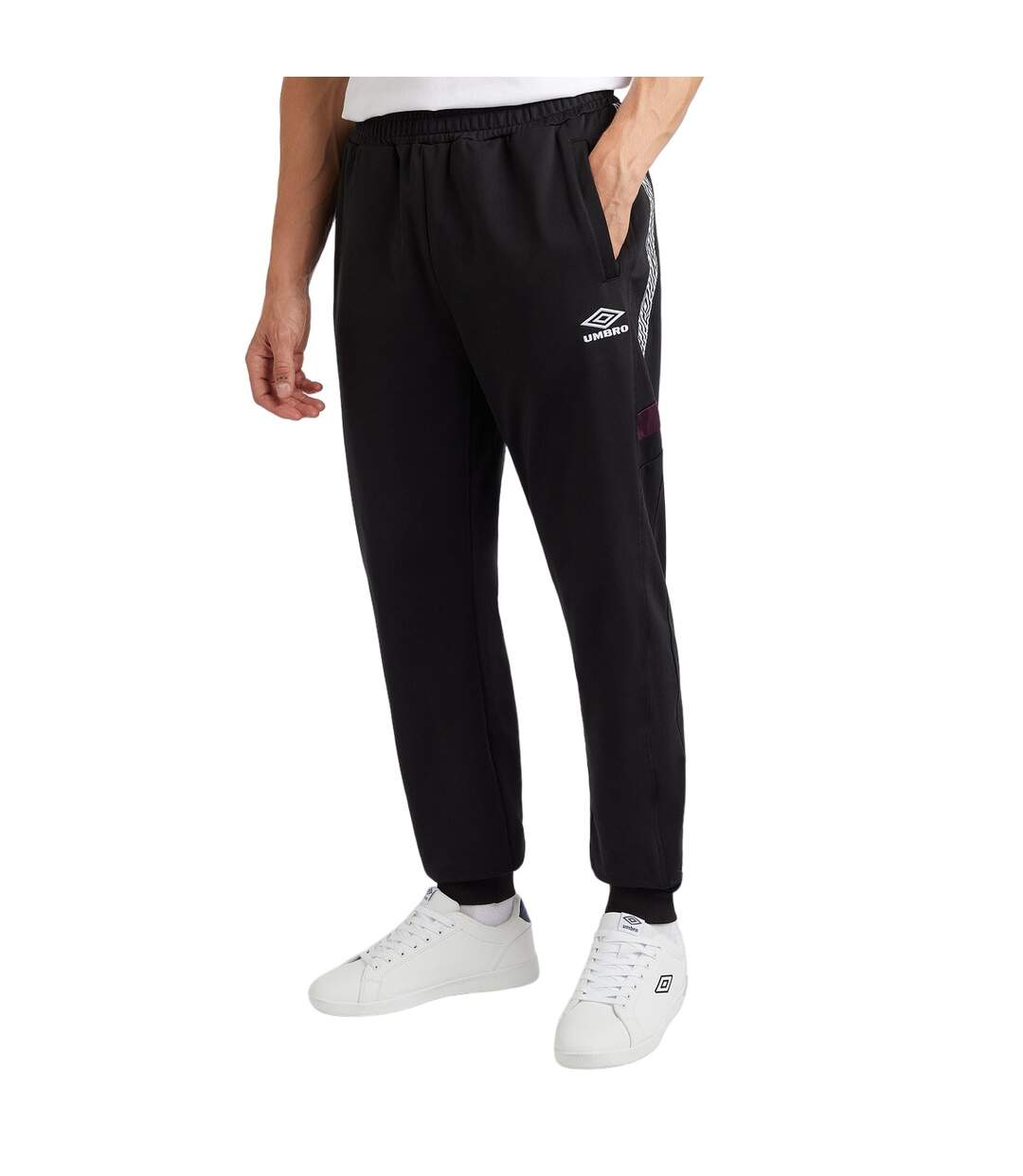 Mens sports style club tricot jogging bottoms black/potent purple Umbro-3
