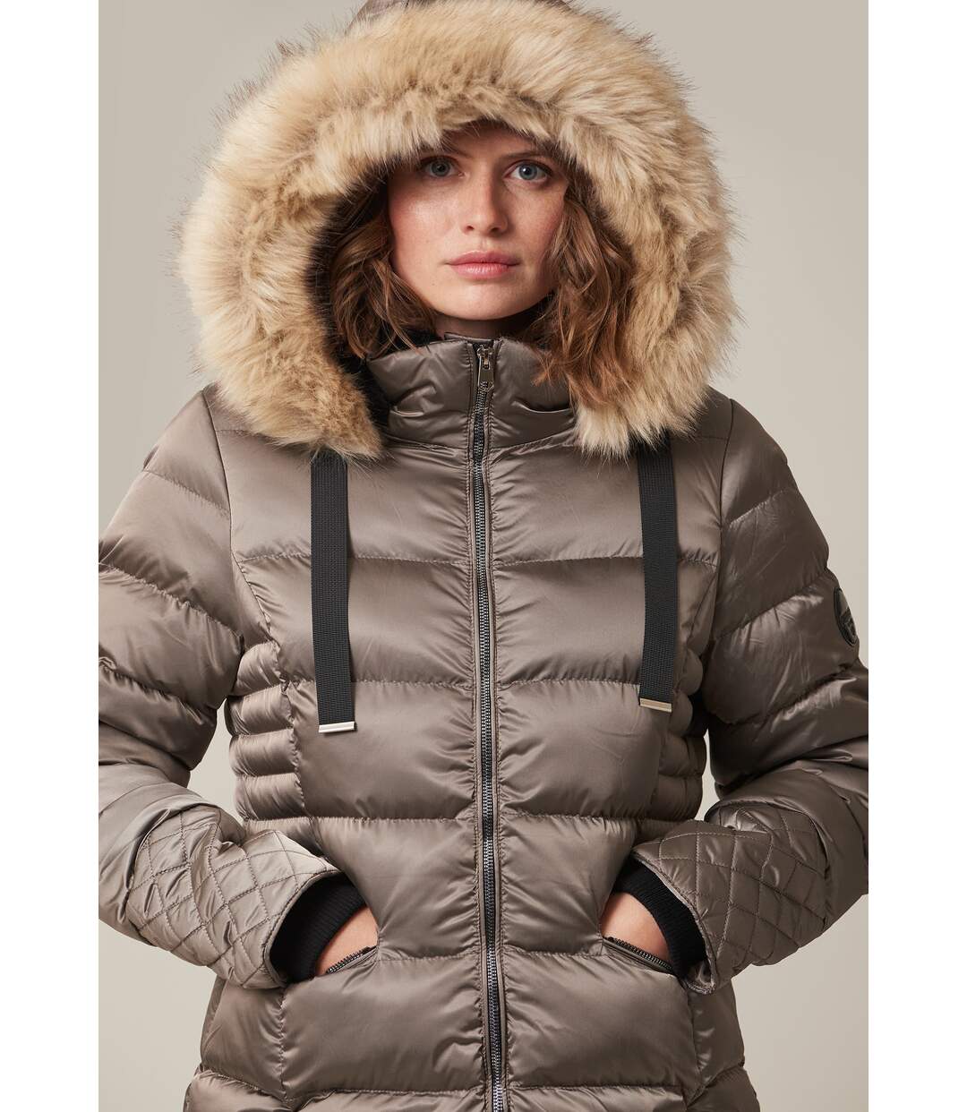 Veste femme matelassée avec capuche imitation fourrure GINNIE-3