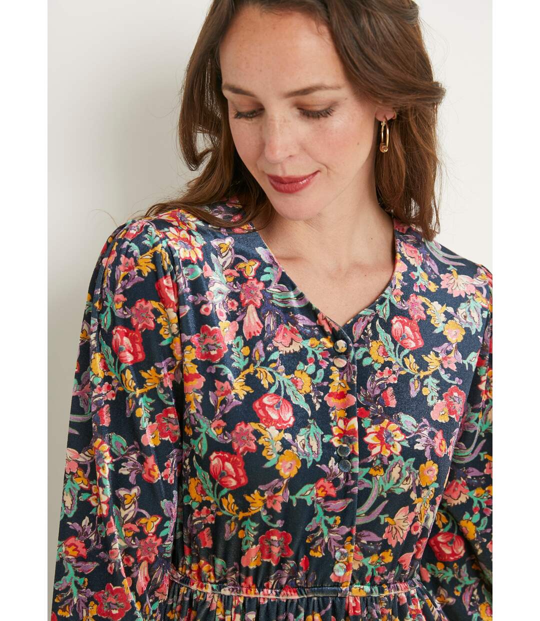 Robe courte velours ras fleuri col V évasée-3