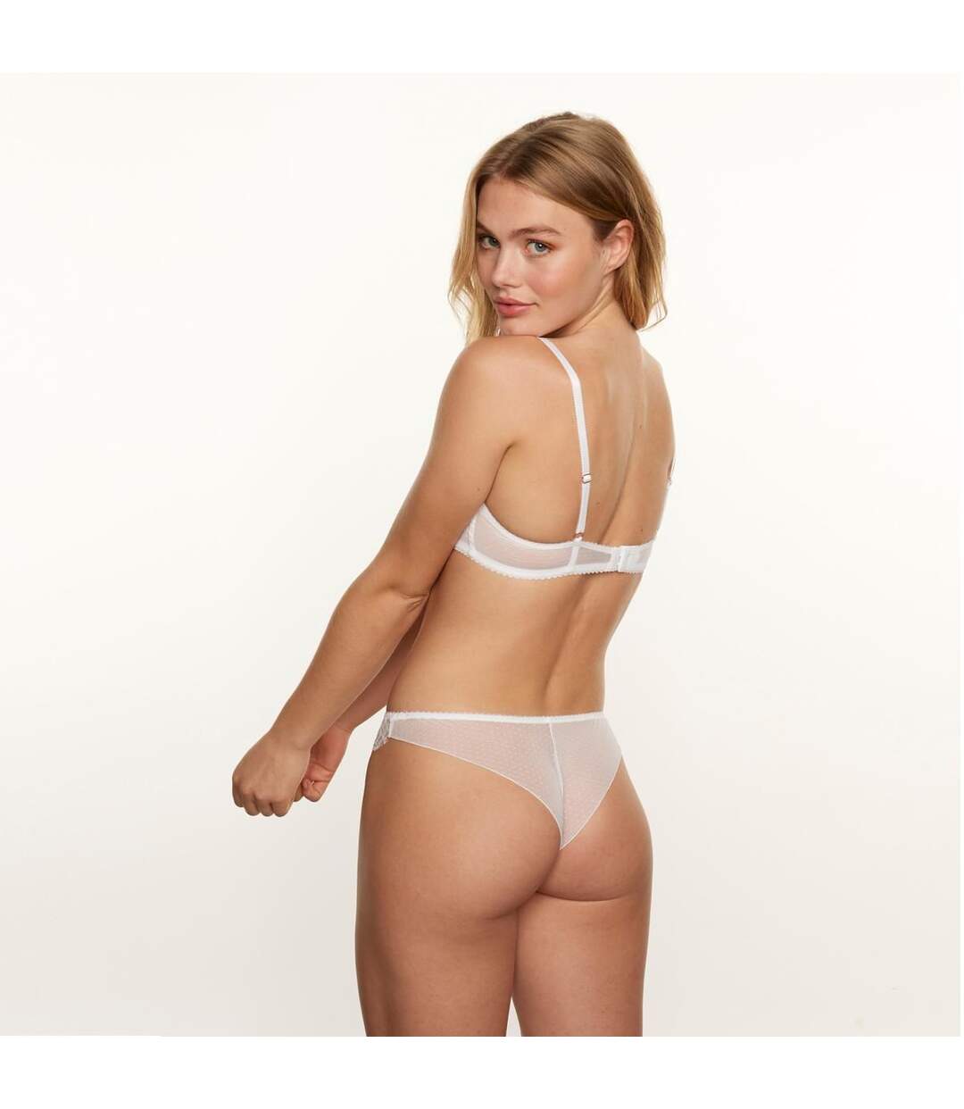 Soutien-gorge ampliforme coque moulée blanc Défilé-4