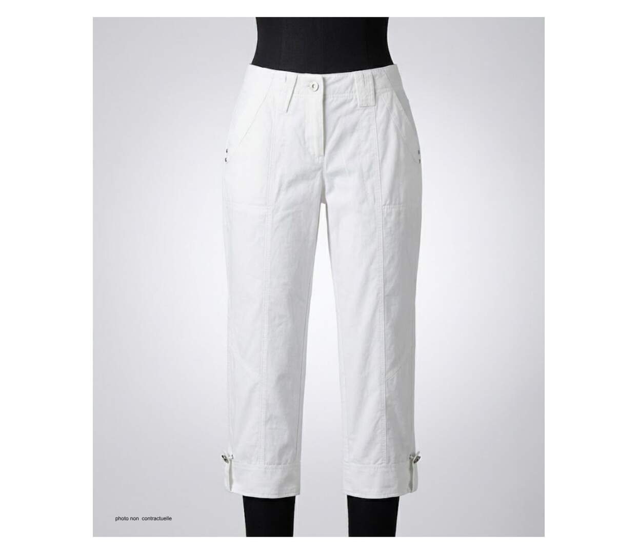 AXONE SE1032 : Pantacourt blanc à surpiqûres pour un look estival frais et élégant-3