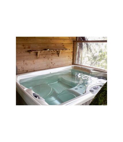 Séjour insolite près d'Aurillac : 2 jours en cabane dans les arbres avec bain bouillonnant - SMARTBOX - Coffret Cadeau Séjour