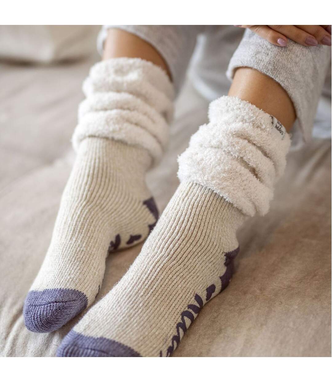 Ladies Fluffy Slouch Top Non Slip Thermal Bed Socks-3