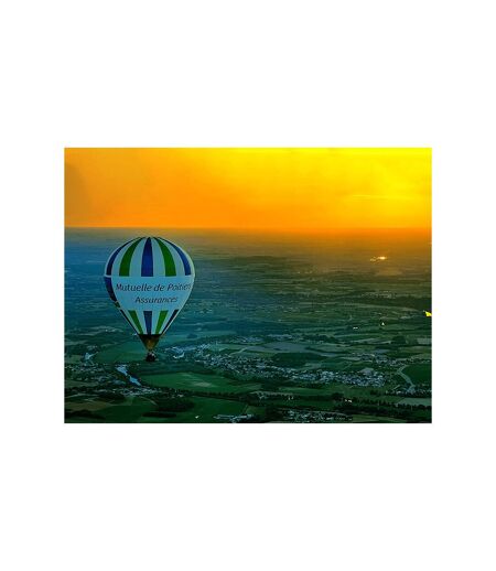 Vol en montgolfière près de Châtellerault avec photos et coupe de champagne - SMARTBOX - Coffret Cadeau Sport & Aventure
