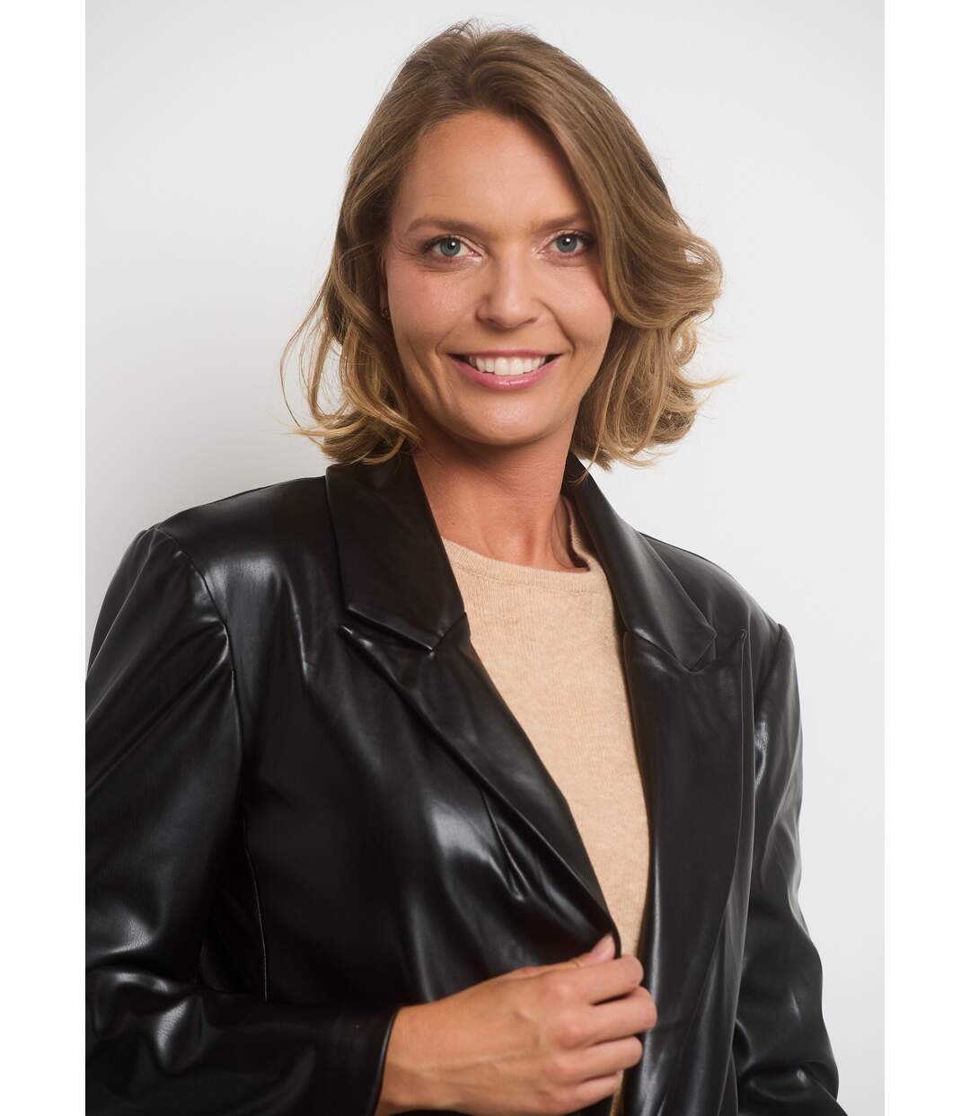 Veste faux cuir col tailleur 1 bouton-4