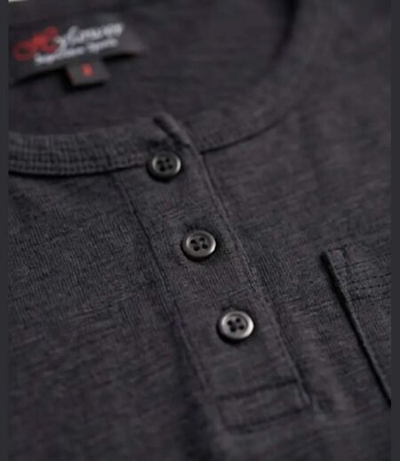 AXONE CHINA1N - Tee-shirt noir manches longues en coton flammé avec col 3 boutons et poche poitrine