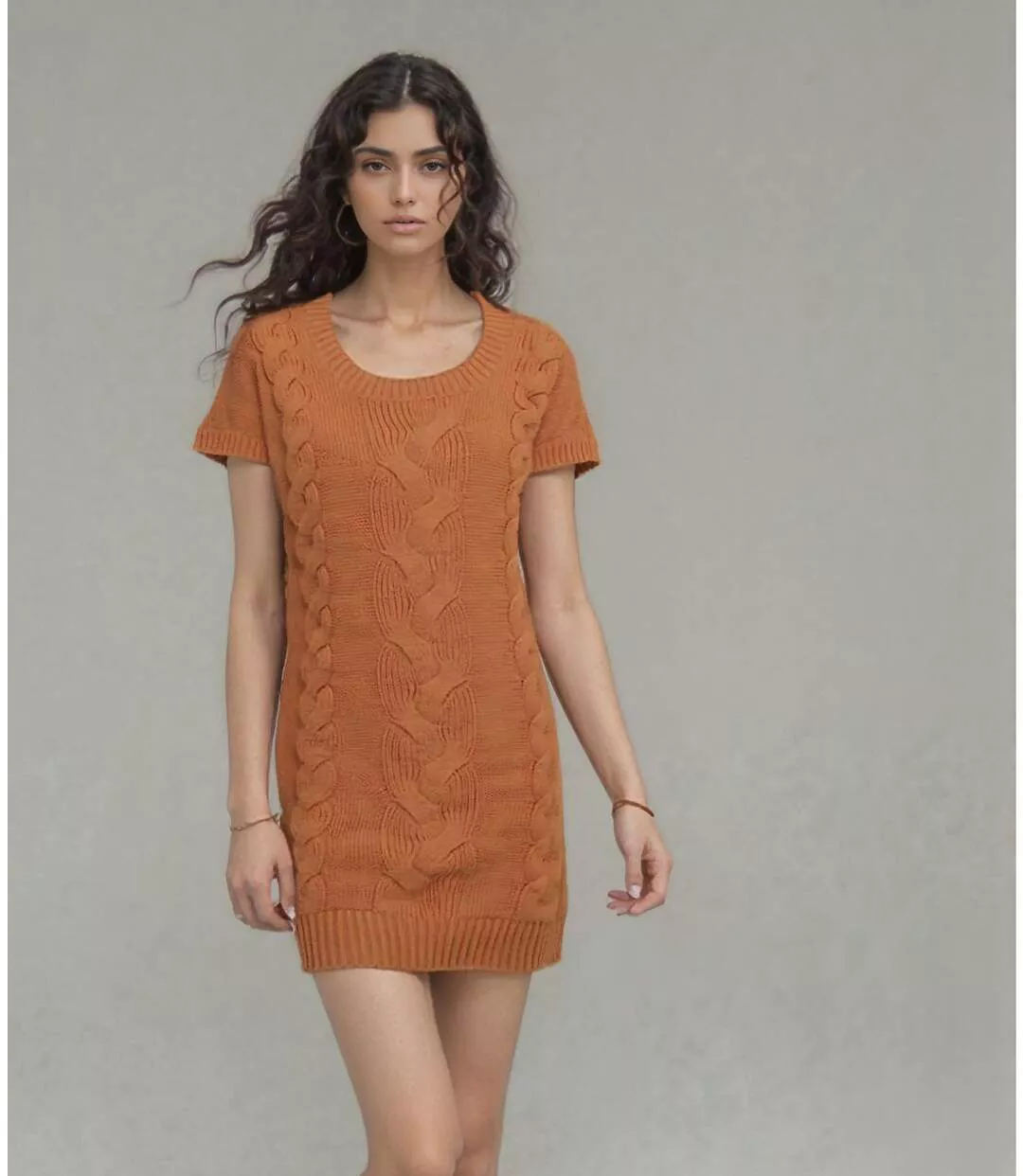 Robe  en tricot orange à  manches courtes, parfaite pour un look décontracté et chic-5
