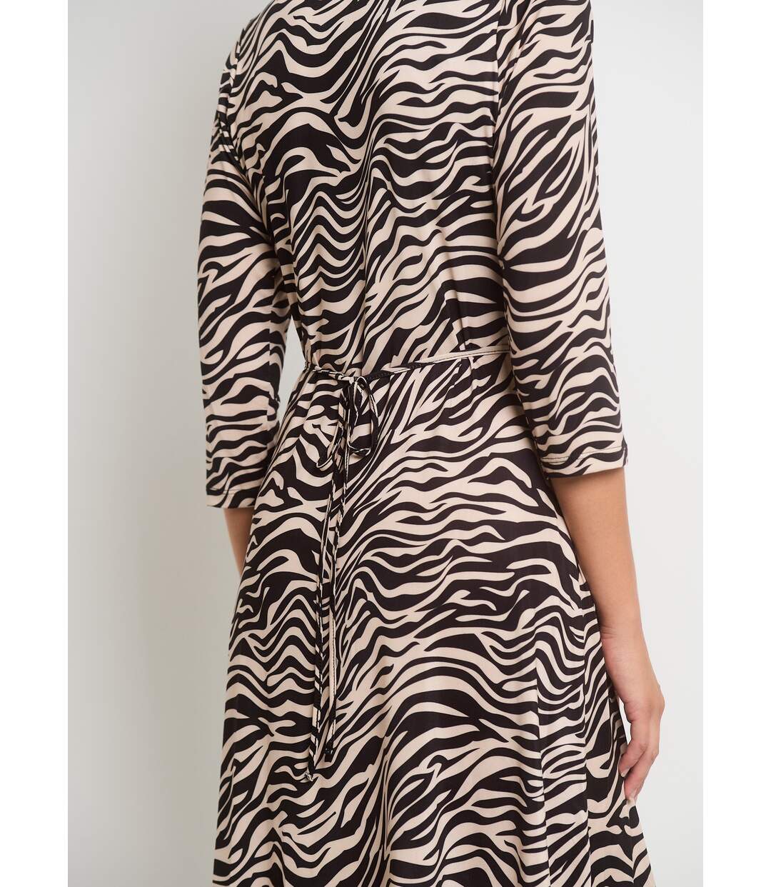 Robe décolleté plissé imprimé animalier-3