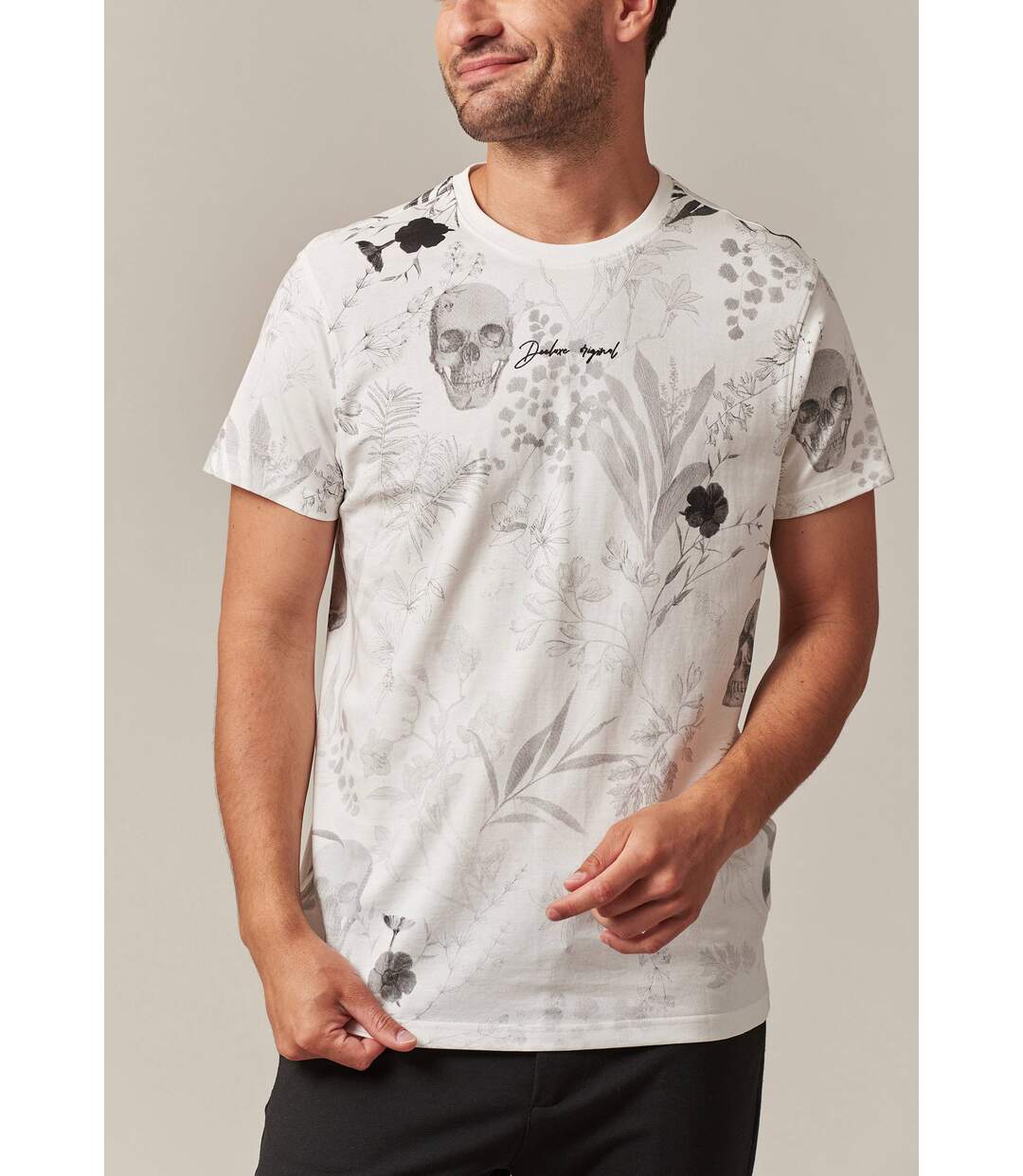 tshirt col rond avec motif floral et tête de mort, et impimé lettrage sur le devant BOTANICAL-3