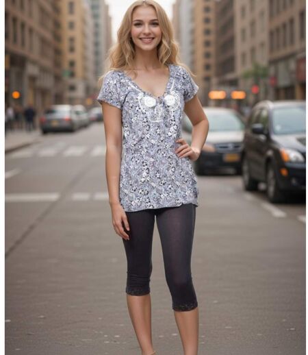 Blouse femme sans manche motif imprimé sur fond gris col en V