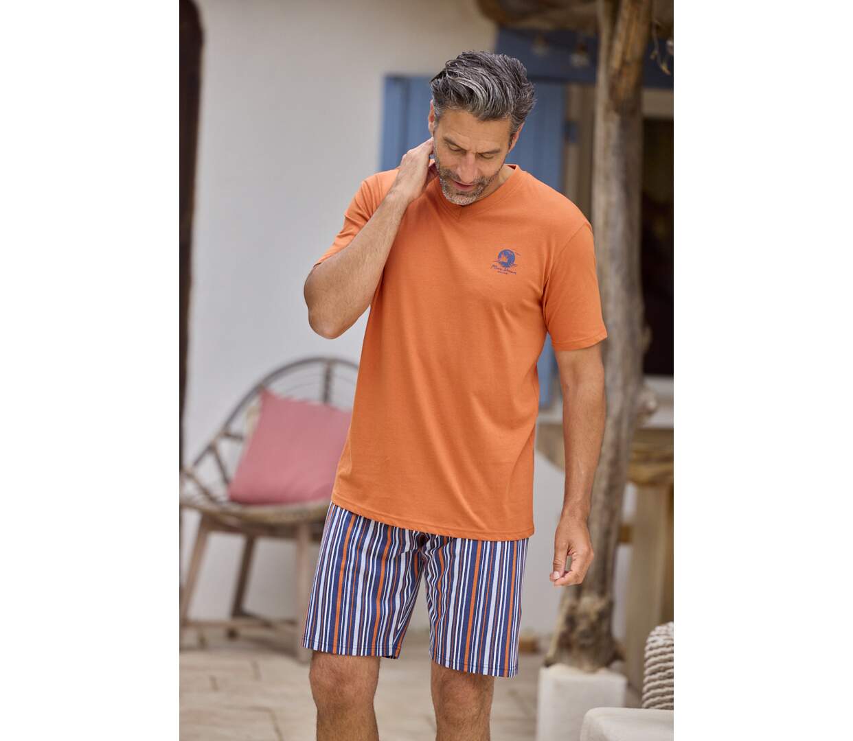 Kurzer Schlafanzug mit gestreiften Shorts-1