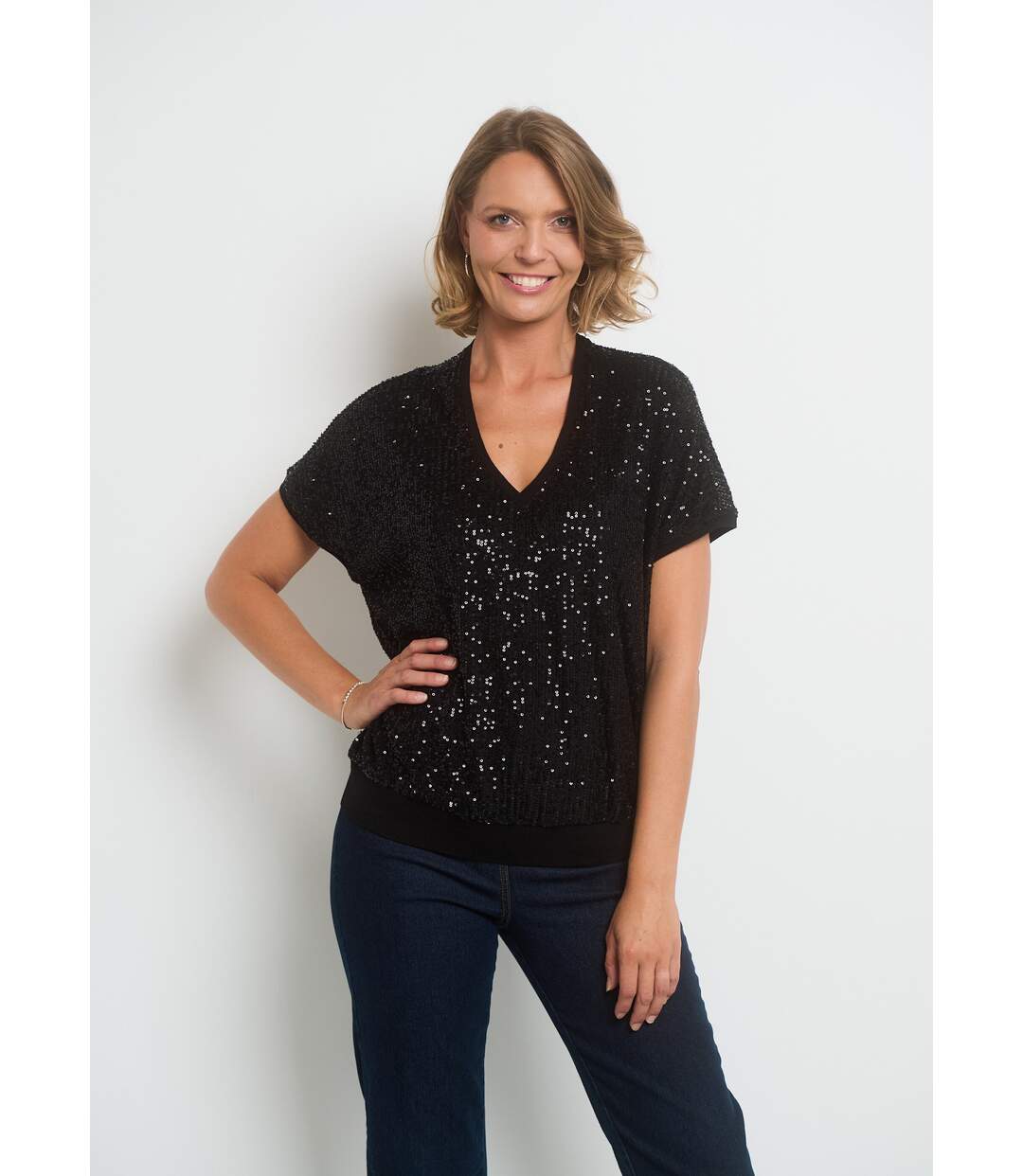 T-shirt col V en résille avec sequins-1