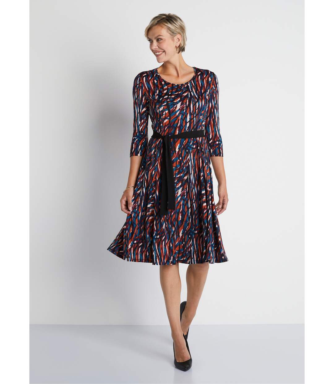 Robe courte ceinturée col rond en maille-1