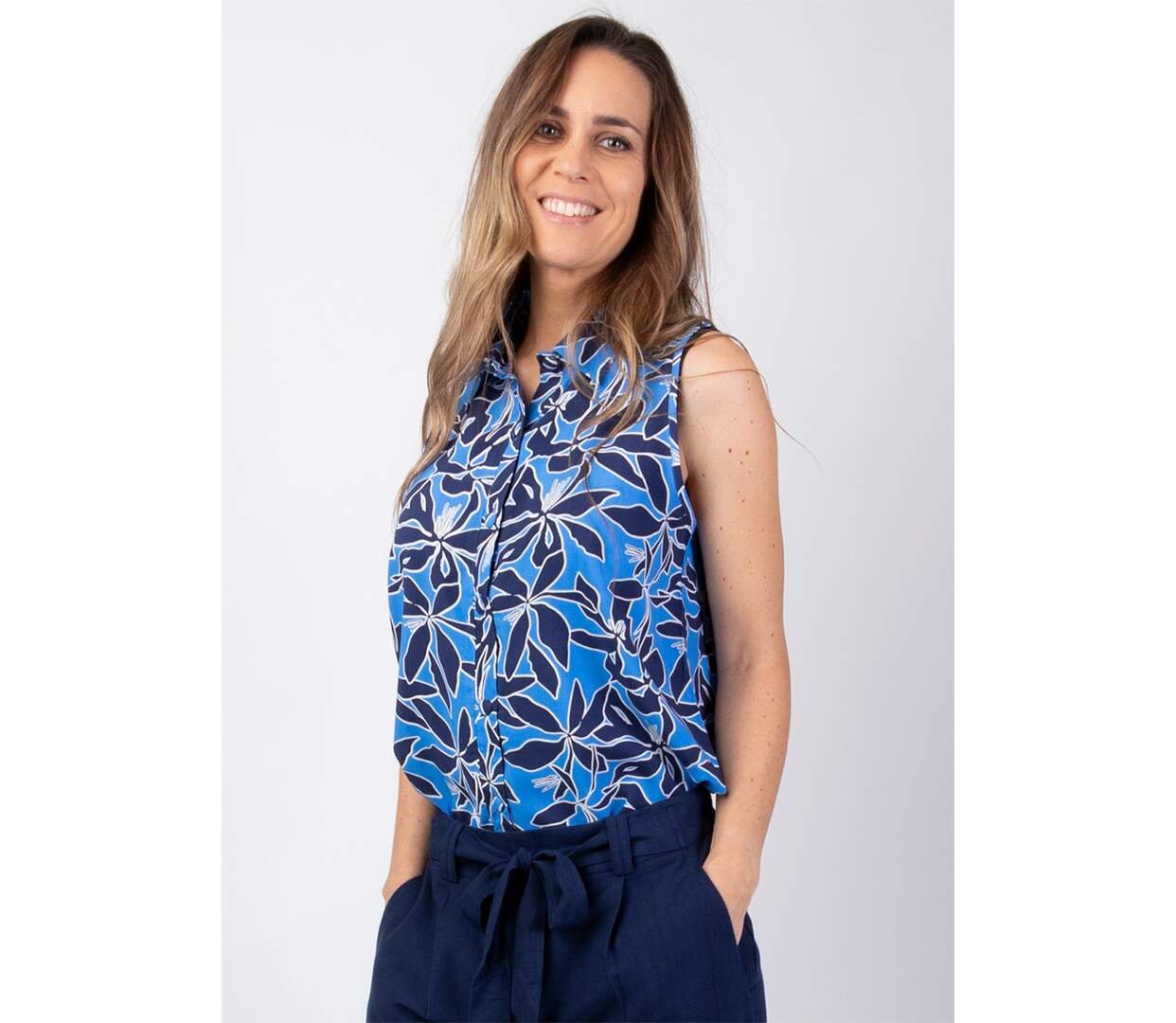 Top sans manches en viscose ANDREE motif fleurs bleues Coton Du Monde-2