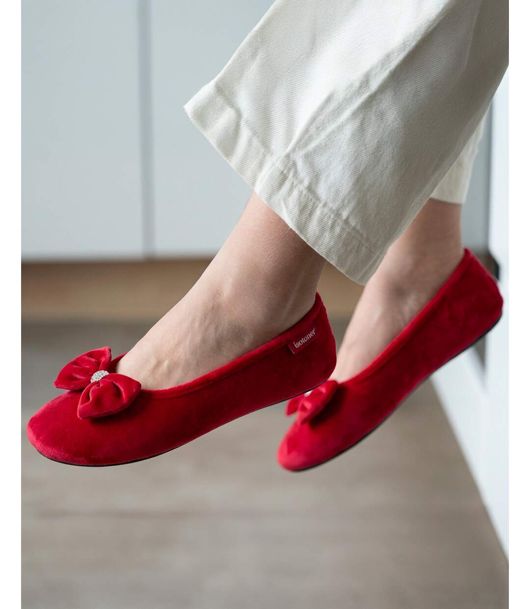 Isotoner Chaussons Ballerines femme microvelours semelle ultra souple mousse à mémoire forme-2