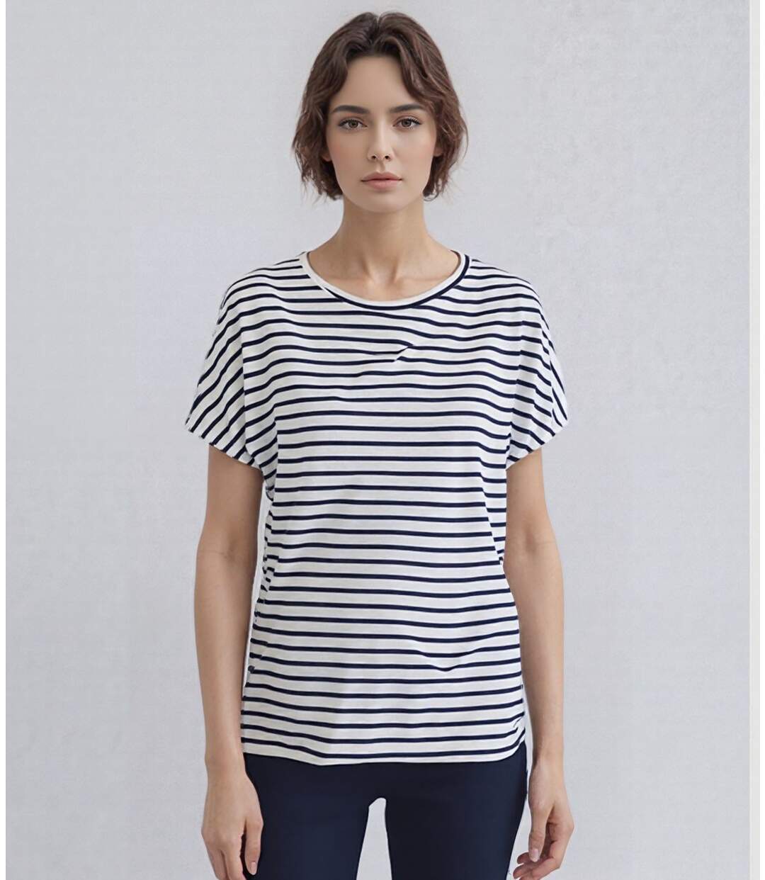 Tee-shirt femme rayé blanc à  dentelle au dos - Un essentiel simple et élégant-3