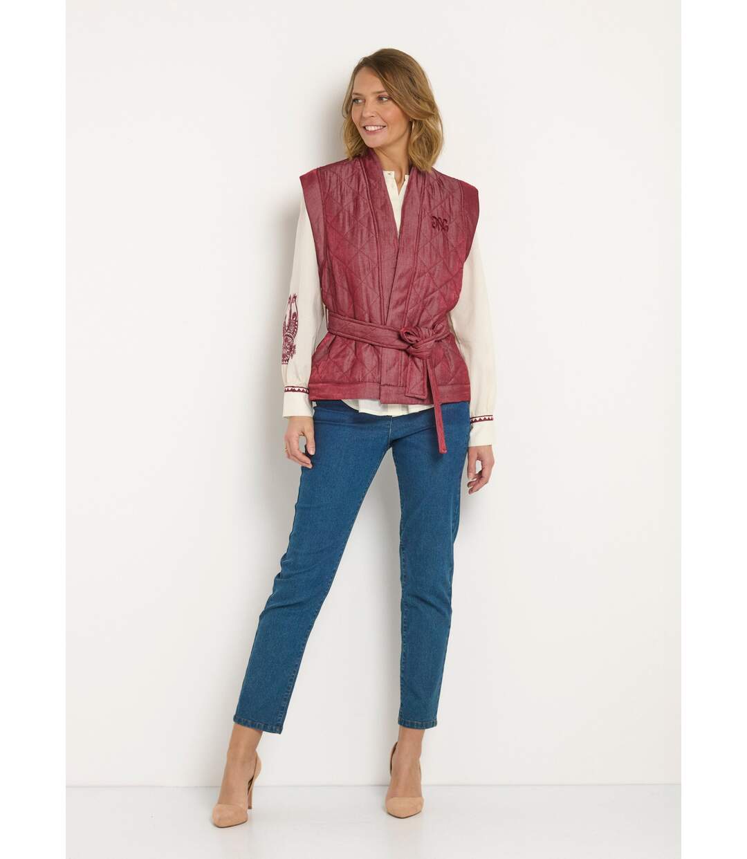 Veste matelassée sans manches avec ceinture-3