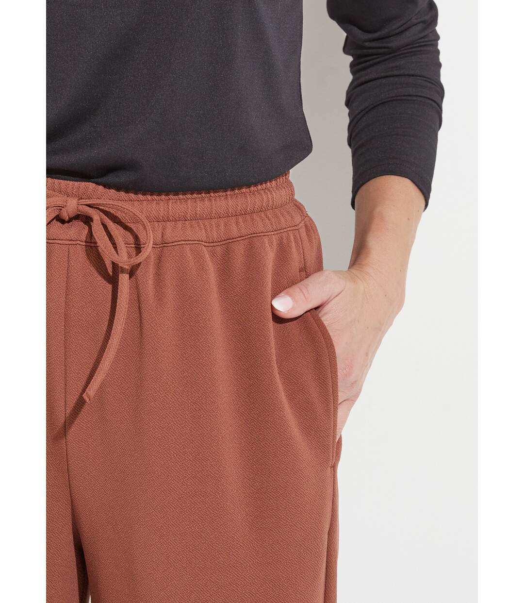 Pantalon large ceinture élastiquée maille crêpe unie-4