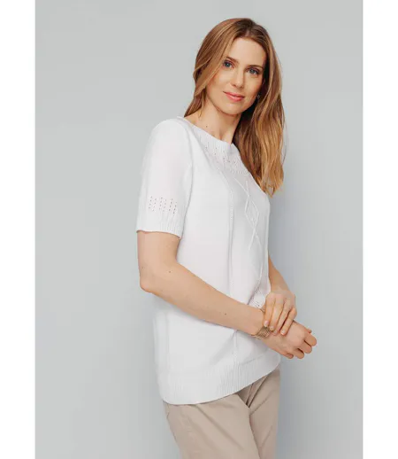 Pull manches courtes, détails ajourés