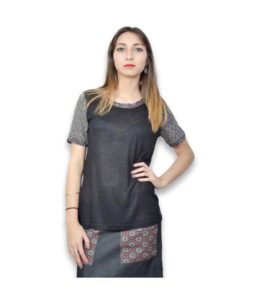 Tee shirt manches courtes femme de couleur noir col rond-1