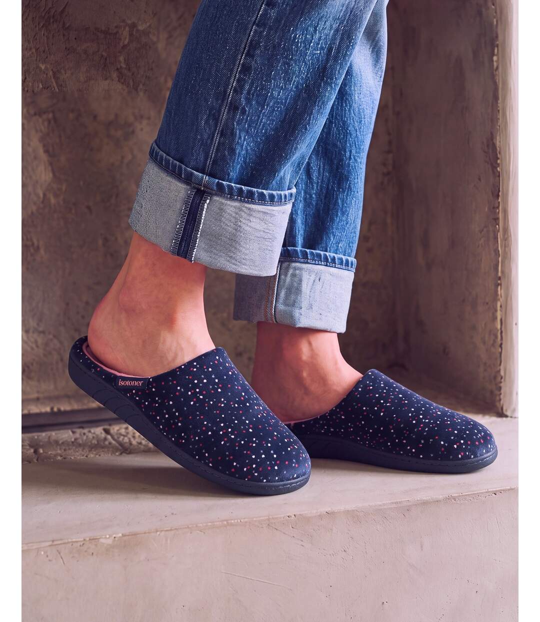Isotoner Chaussons Mules femme microvelours semelle ergonomique, mousse à mémoire forme-2