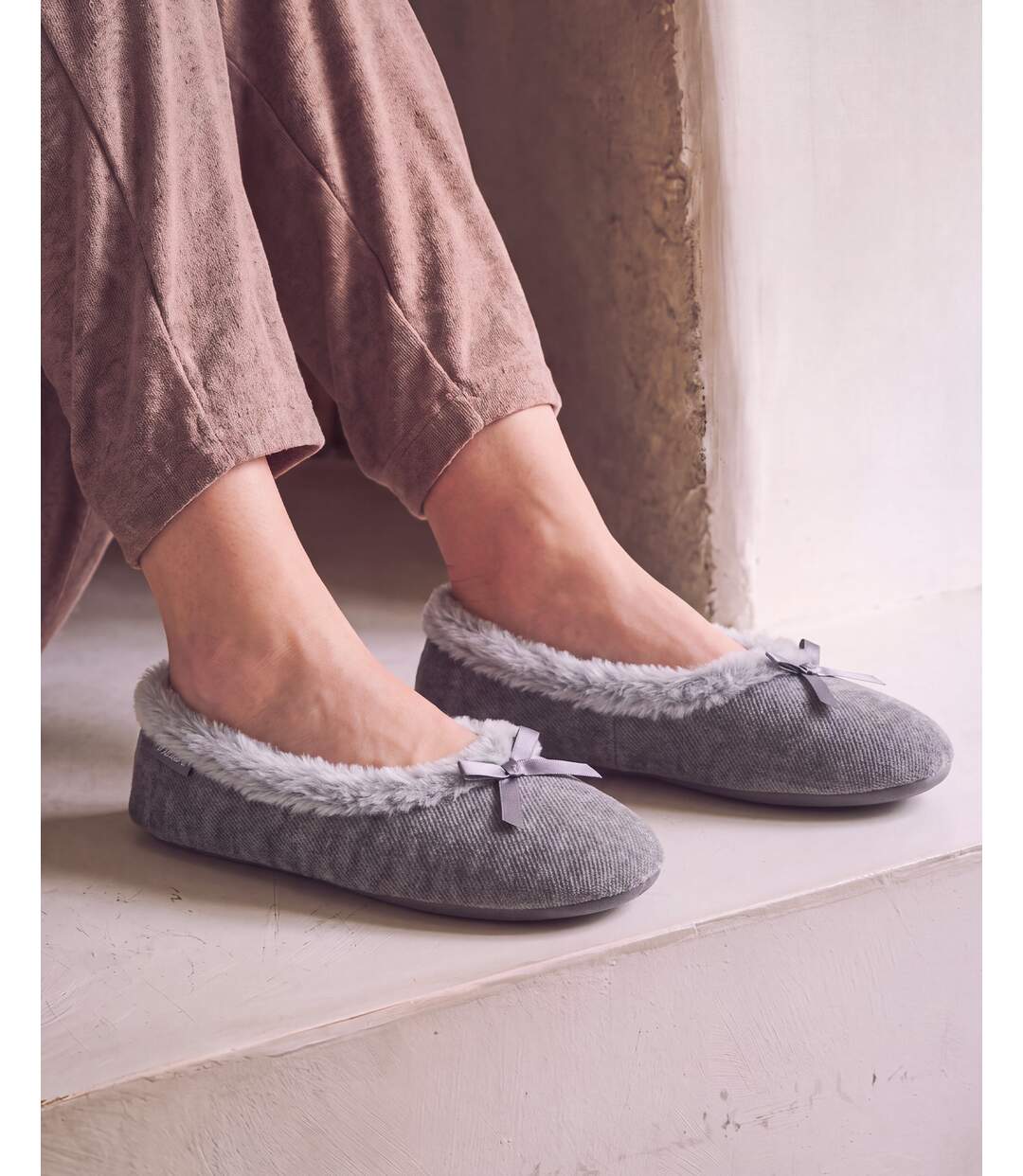 Isotoner Chaussons extra-light Ballerines femme sergé pailleté, semelle gomme ultra souple-2