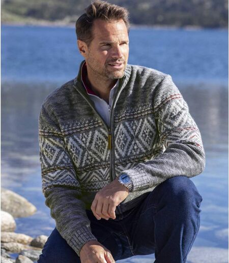 Pletený sveter so žakárovými motívmi