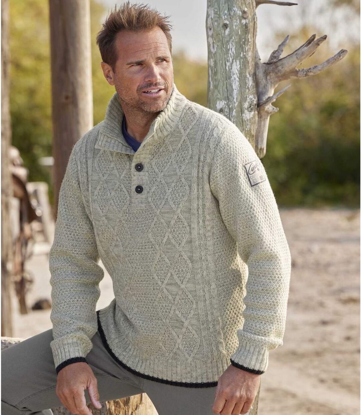 Trykotowy sweter z warkoczami i wykładanym kołnierzem z guzikami Atlas For Men